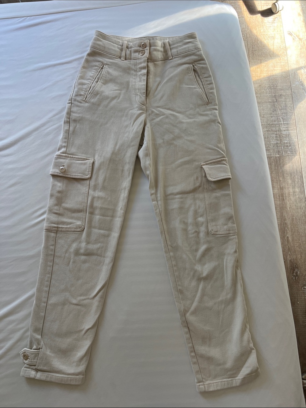 Women’s ARITZIA Beige Cargo/Painter Pant